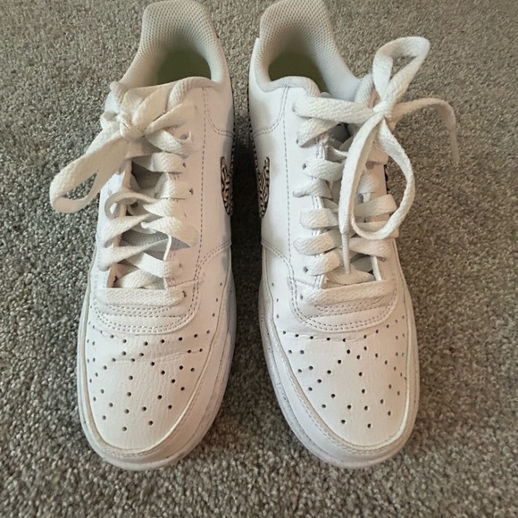 Nike Women's White Sneakers with Patterned Swoosh - Picture 6 of 8